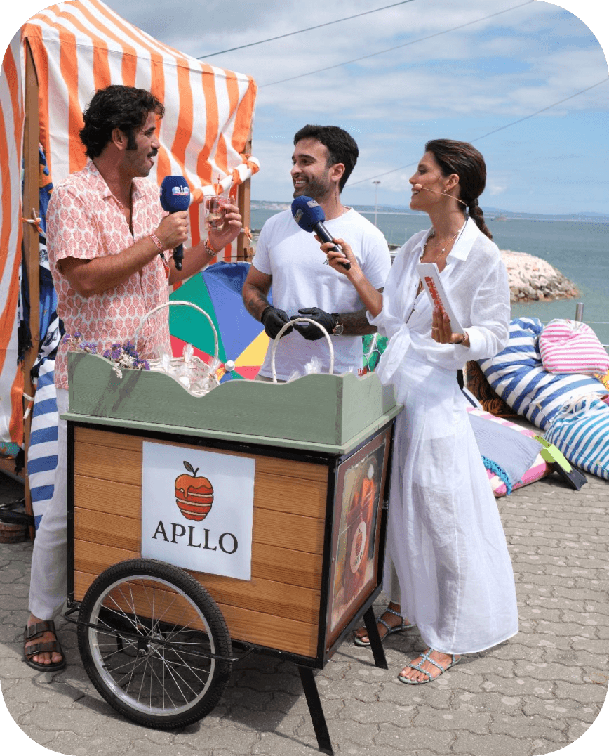 APLLO vendendo na praia